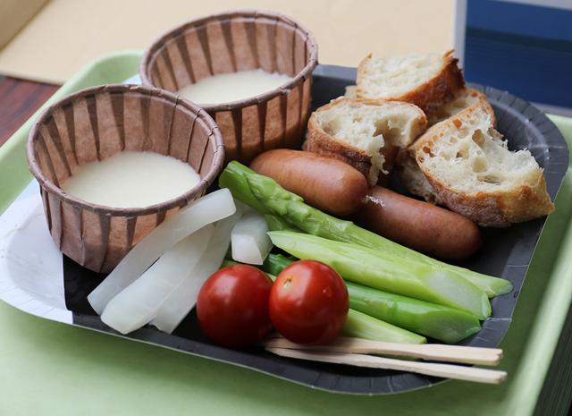 那須塩原市産のおいしい野菜を添えたチーズフォンデュ